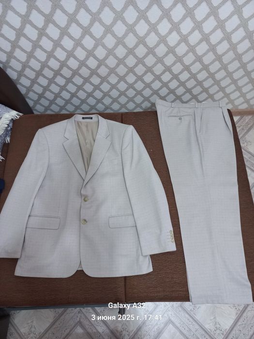 Продам костюм классические,  р-р 52.