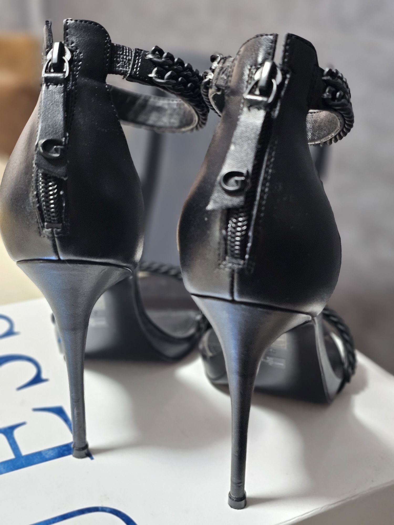 Дамски сандали GUESS