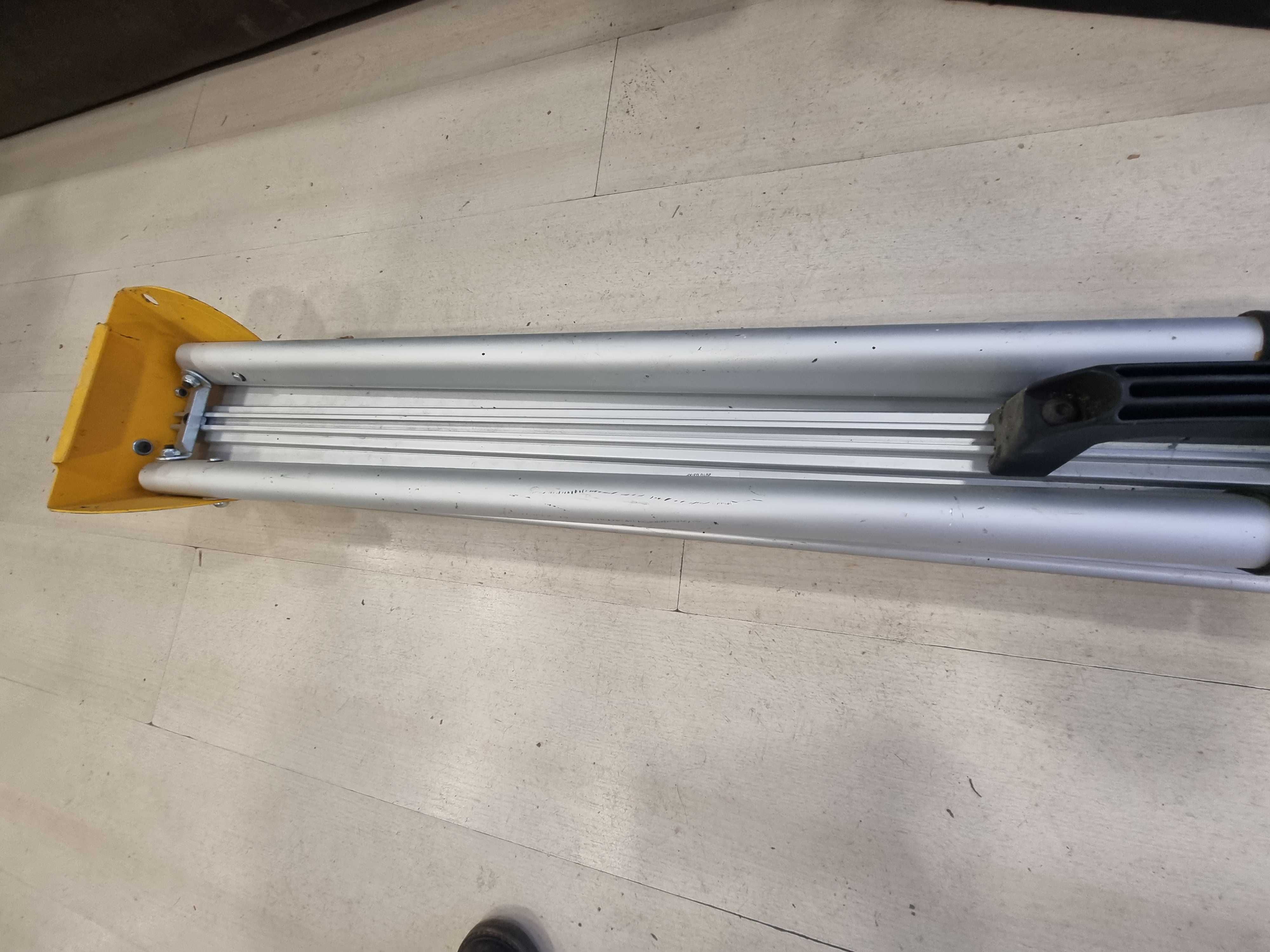 Стойката за циркулярен трион DEWALT DE7023