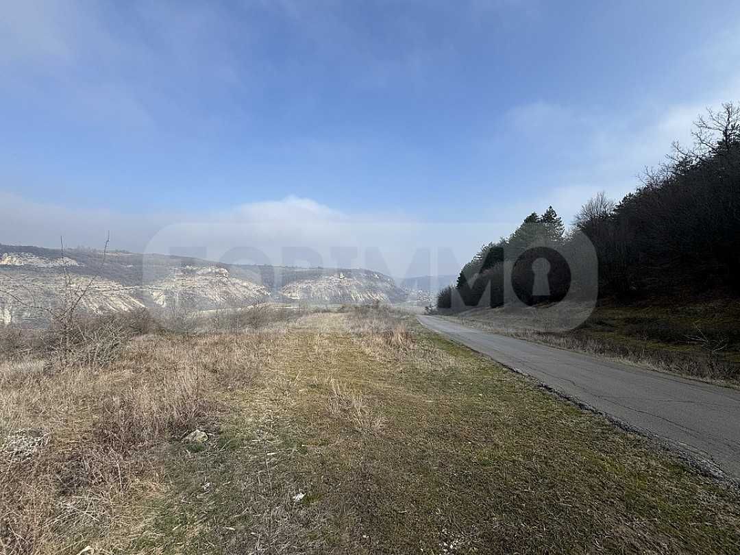 Къща в живописното село Сваленик