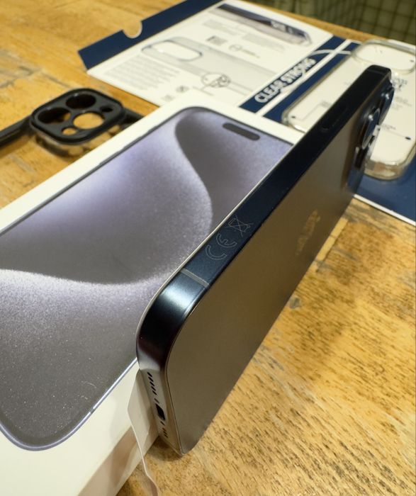 iPhone 15 Pro — Midnight