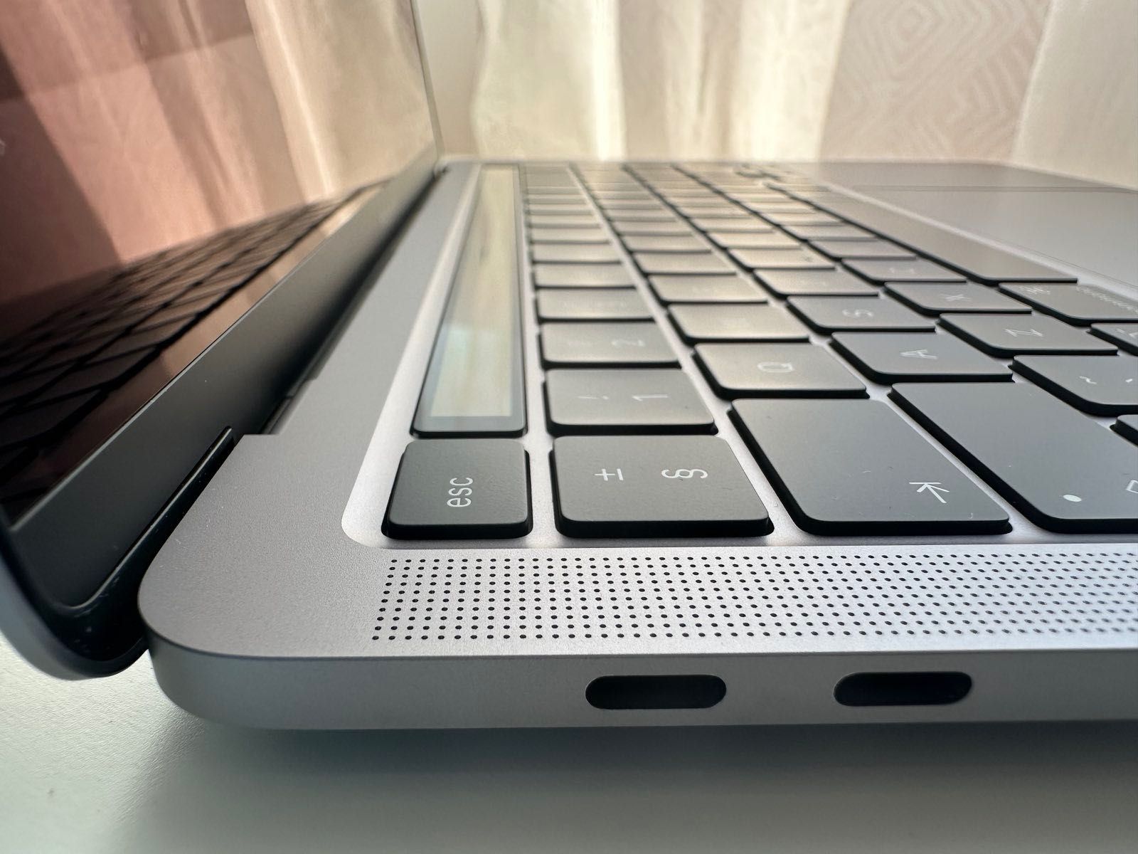 MacBook Pro 13” M2 (2022) – 8GB / 256GB SSD / 10-core GPU – Като Нов