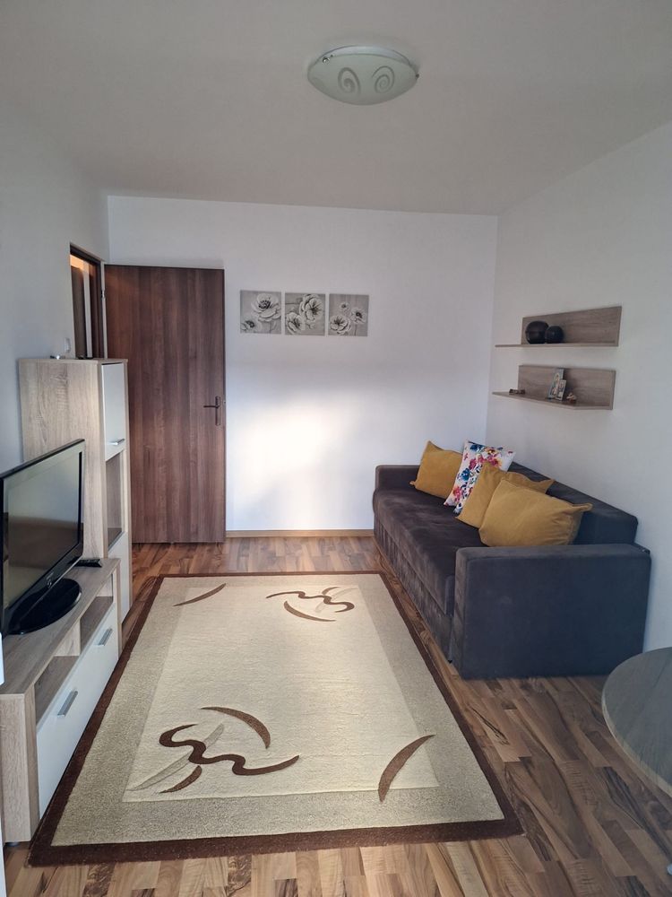 Ofer spre inchiriere apartament 2 camere cu loc de parcare