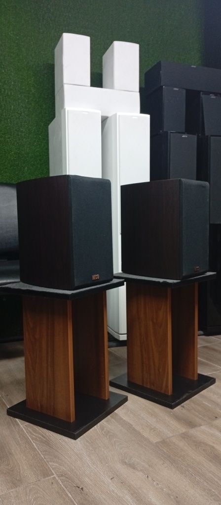 Букшелфи HECO Victa 300