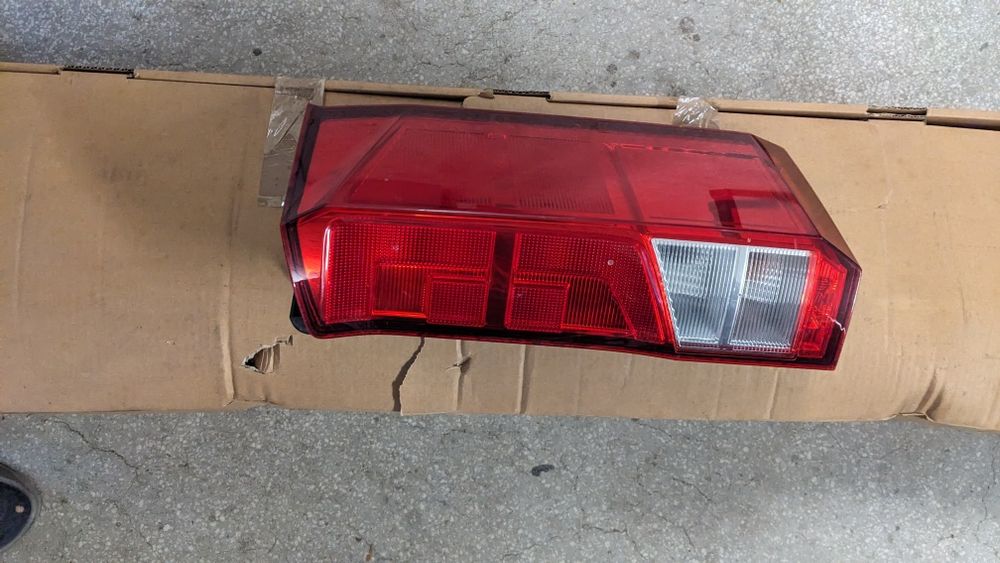 Vând stop dreapta vw Crafter