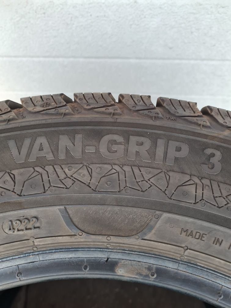 Зимни гуми за Бус 2 броя SEMPERIT VanGrip3 205 65 R16C дот 4222