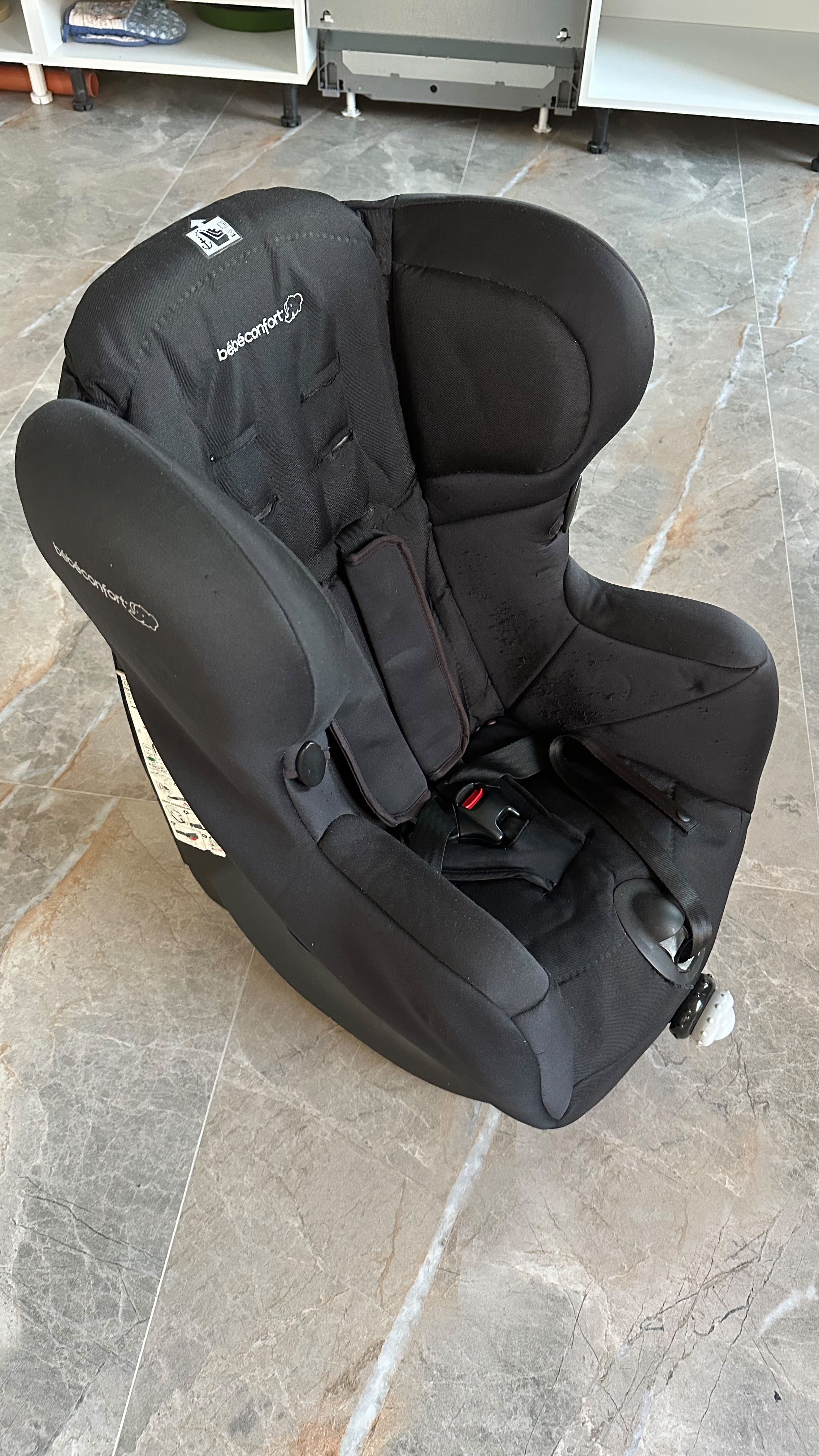 Столче за кола Bebe Confort (9-18кг) ISEOS IsoFix Total Black