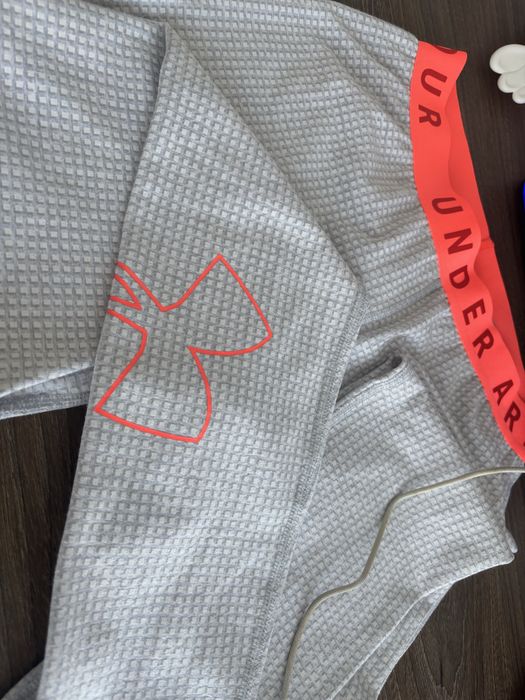 colanti under armoir