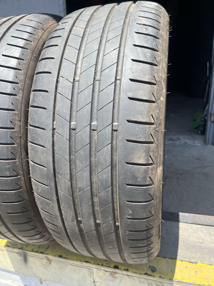 2 бр. летни гуми 225/40/18 Bridgestone DOT 4921 5+ mm