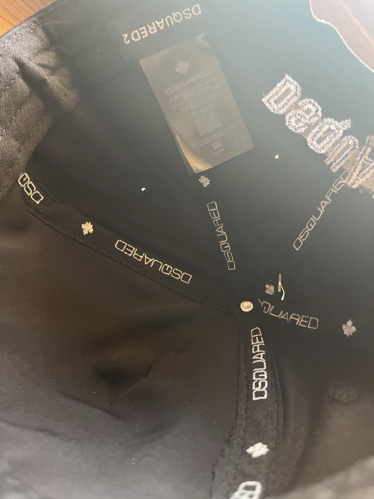 Шапки на Dsquared2