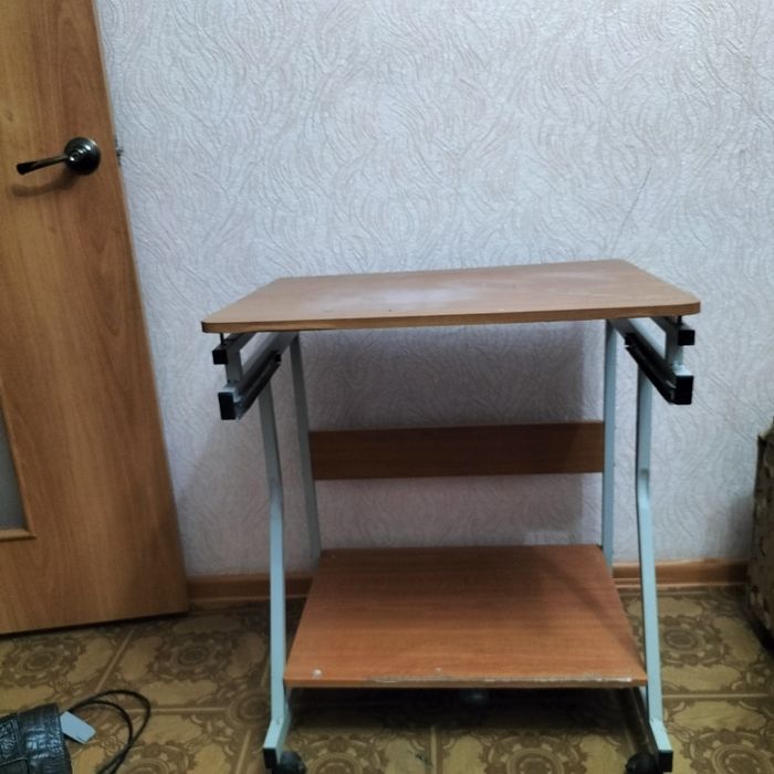 Компьютерный столик.