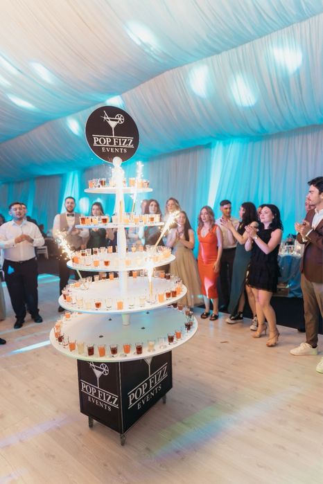 Cocktail bar, tort de shot-uri, lemonade bar