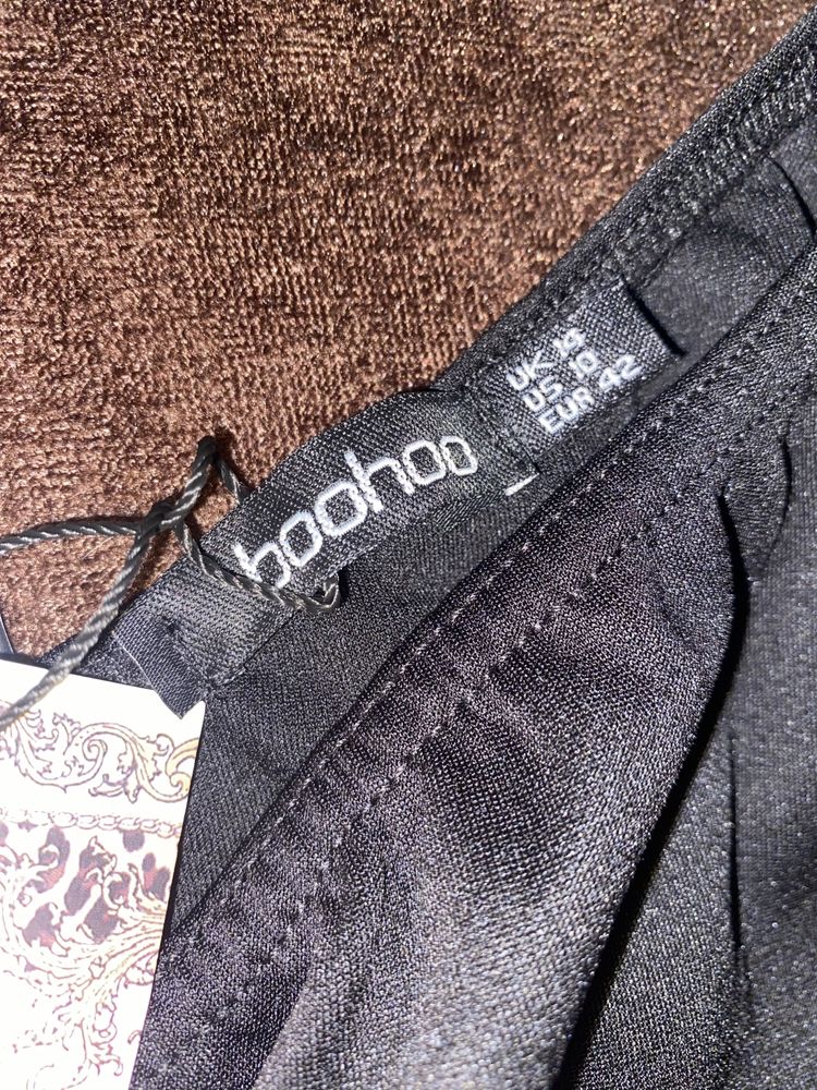 Нова черна рокля с едно рамо Boohoo