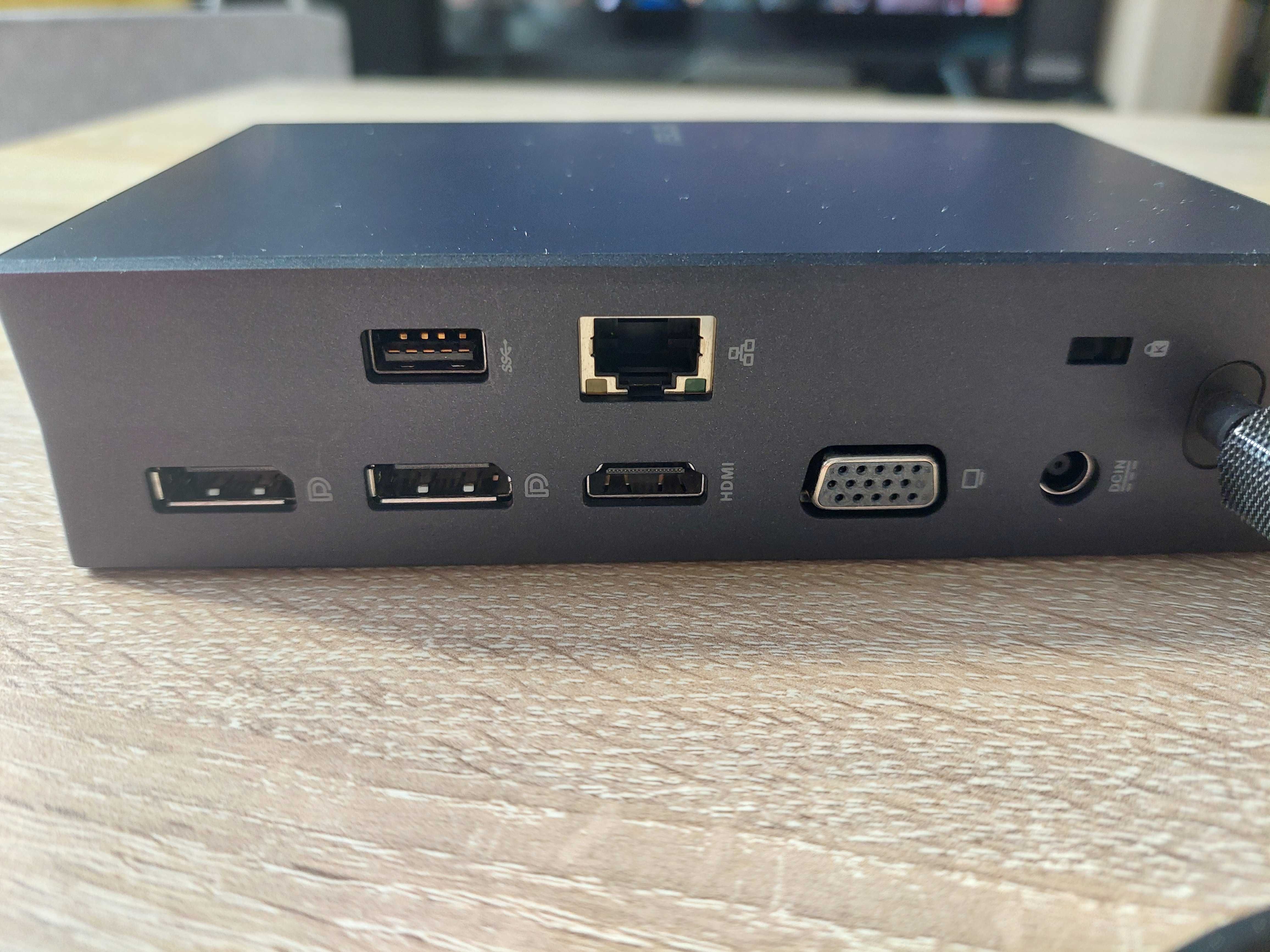 Asus SimPro Dock 2 – в перфектно състояние, с гаранция до 2026г.