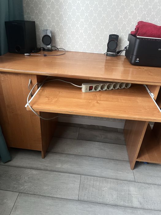 Продам компьютерный стол