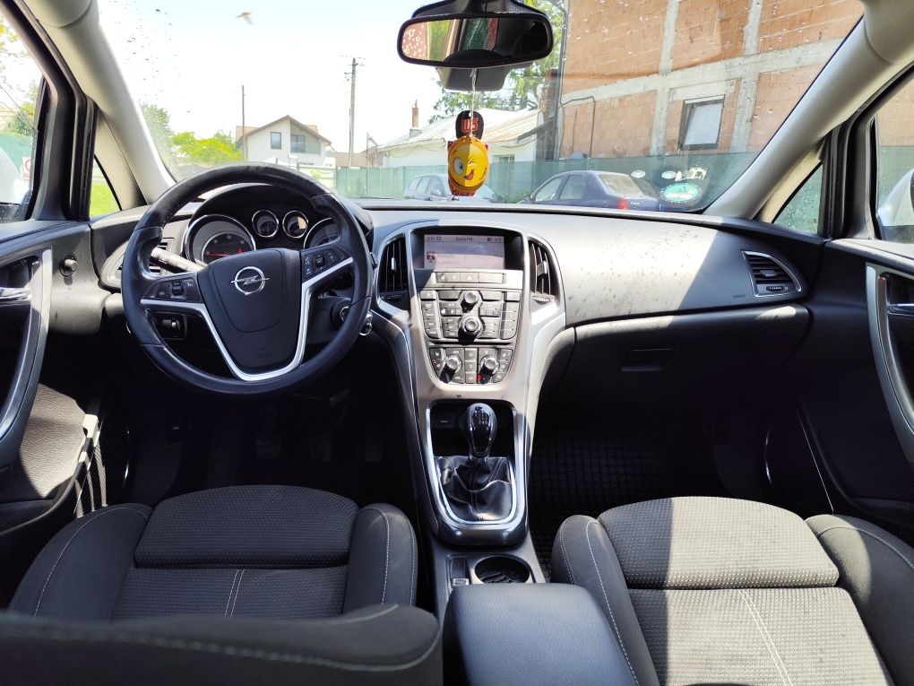 Opel Astra j 2 0 tdi 160 cp. Stare impecabila. Unic proprietar