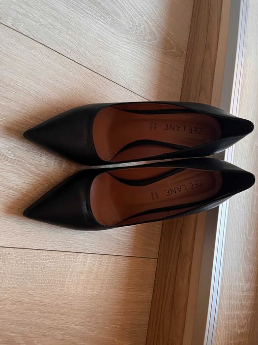 Zee Lane Kожени обувки в черно с остър връх 39