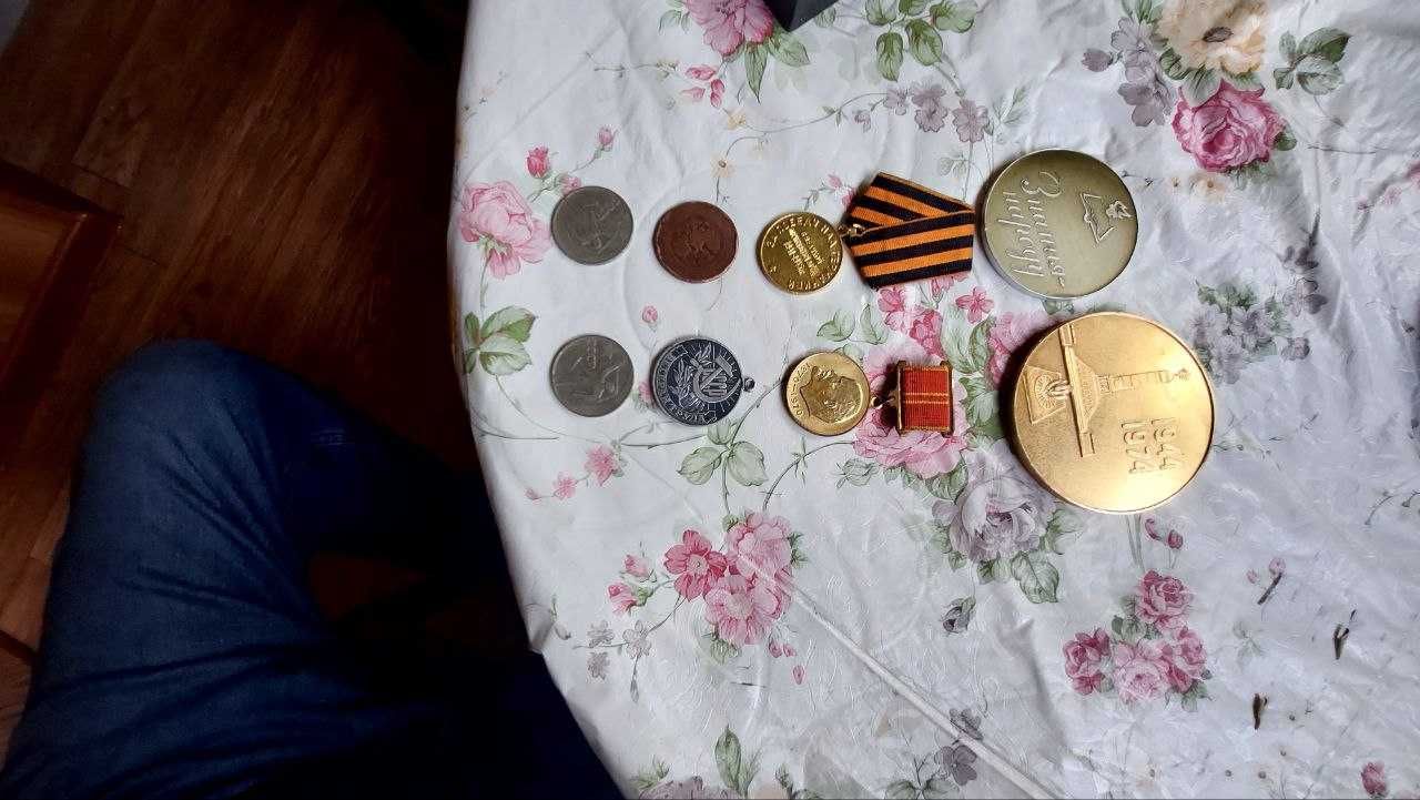 Antikvar tanga va medallar sotiladi