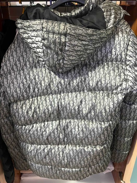 Vand geaca Dior Stare buna