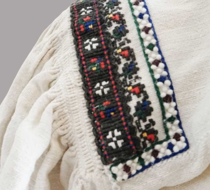 Ie foarte veche din Transilvania , spacel , camasa traditionala S