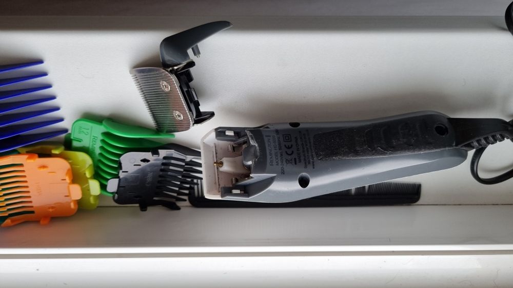 Mașina de tuns Remington -Defecta-