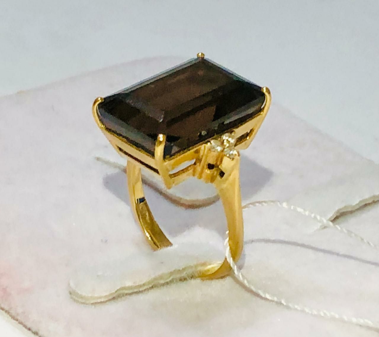 Золотое кольцо с камнем раух топаз и бриллиантом