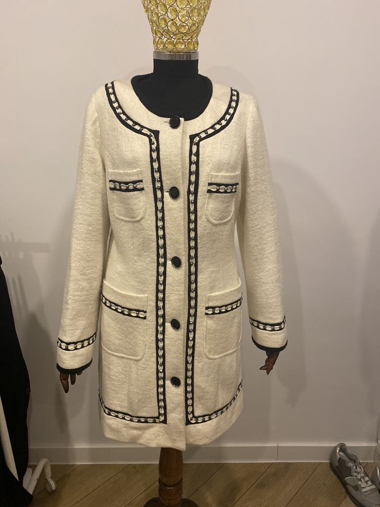 Palton de lana buclata gen Chanel marime 40 Roccobarocco