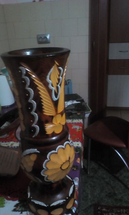 Vaza de lemn sculptata,butoi ornamental,statuieta