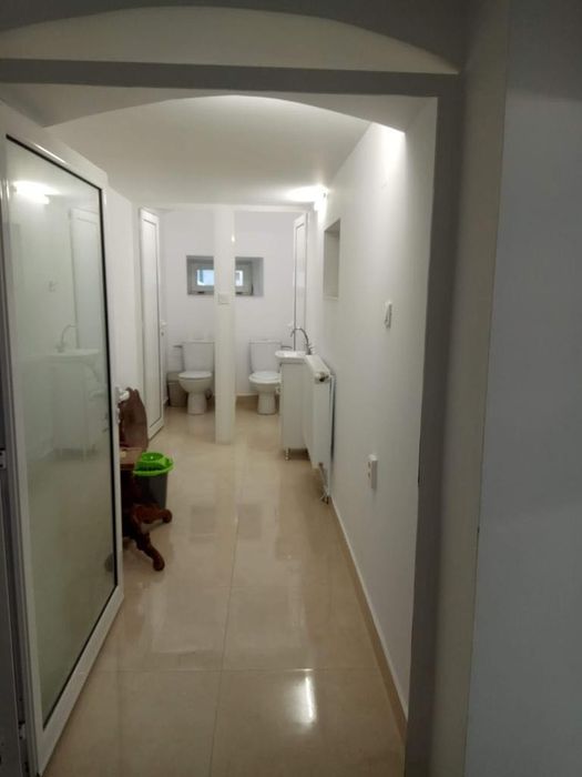 În Centrul Vechi,vând casă boierească,cu 2 spații comerciale!!!