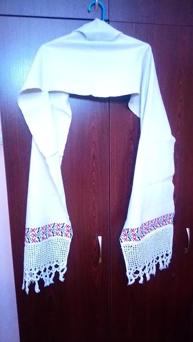 Рушники расшитые, и с натуральным кружевом.