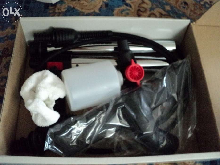 Aspirator portabil cu abur echipat cu accesorii Cleansy Zepter