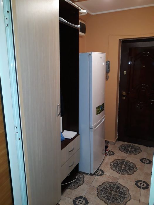 Închiriez garsoniera  1100 lei