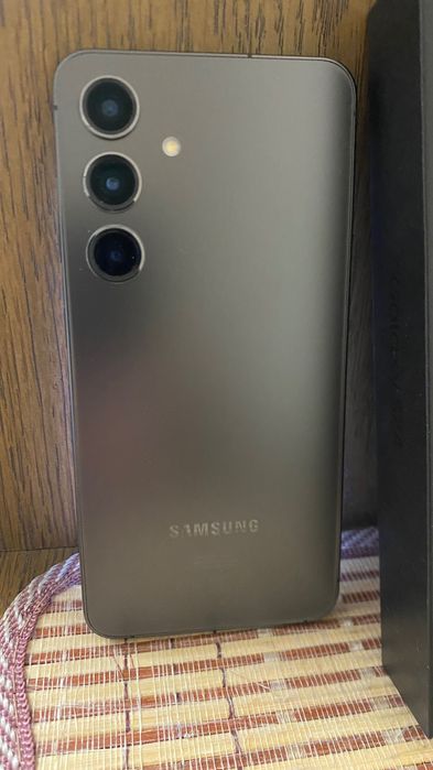 Продавам Samsung S24 Нов в гаранция.