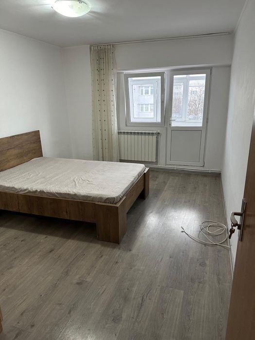 Vând apartament 3 camere Traian