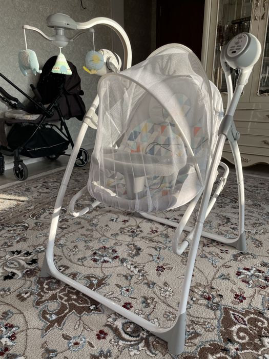 Продам электронный шезлонг качеля 5в 1 с пультом и музыкой