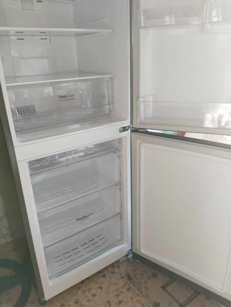 Холодильник LG отлична работает