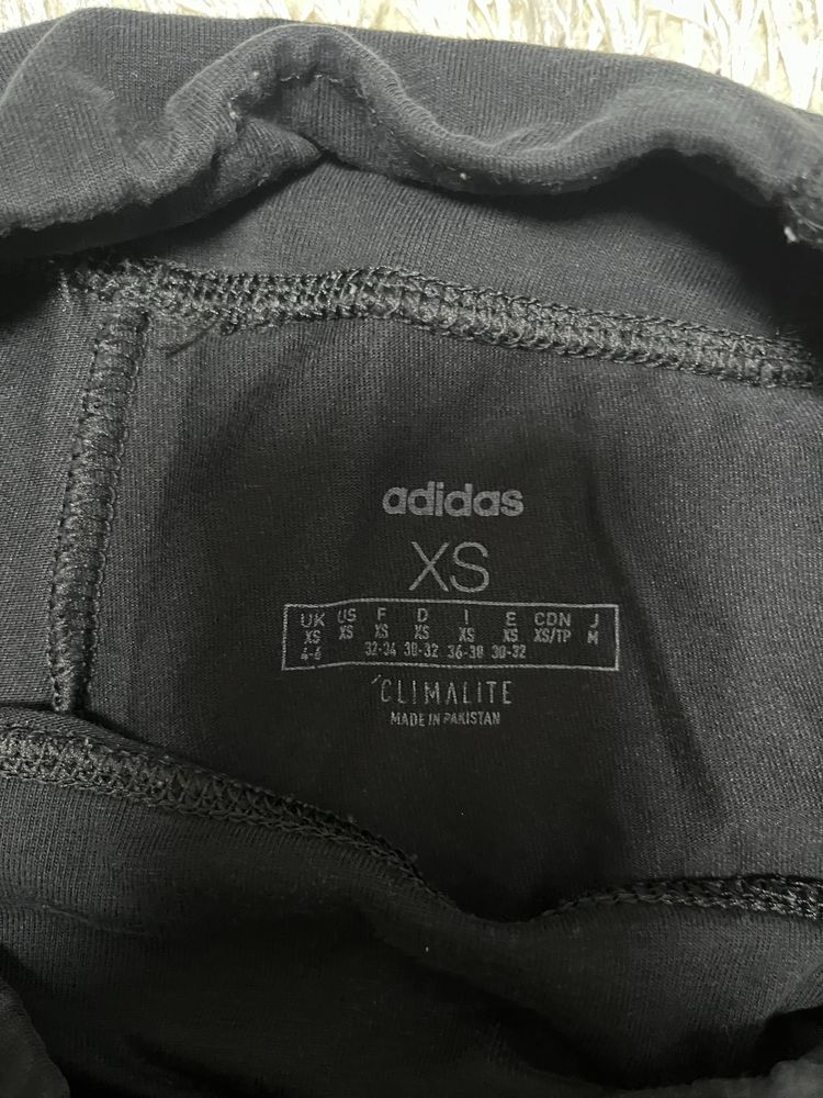 40 лв Оригинален adidas  клин .Размер XS