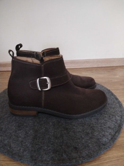 Botine din piele maro noi fara cutia originala.