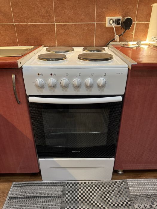 Продам кухонную плиту в хорошем состоянии