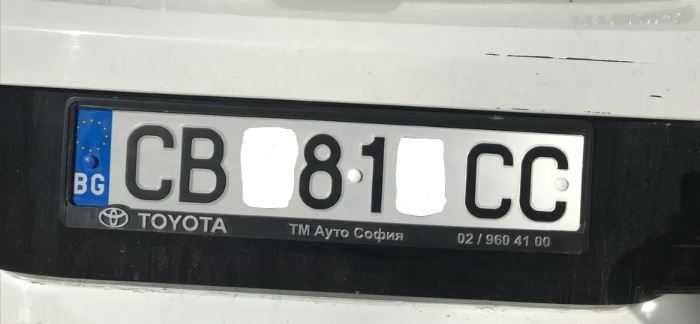 Тапи капачки за регистрационни номера бели сини и самонарезни винтове