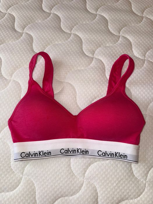 Дамско спортно бюстие Calvin Klein