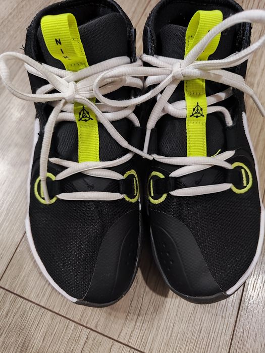 Детски маратонки Nike Air Zoom Crosscourt