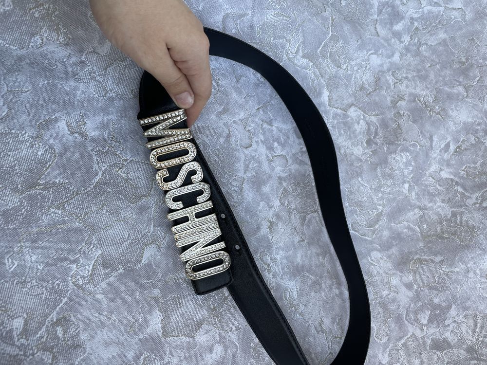 Ремни от бренда Moschino