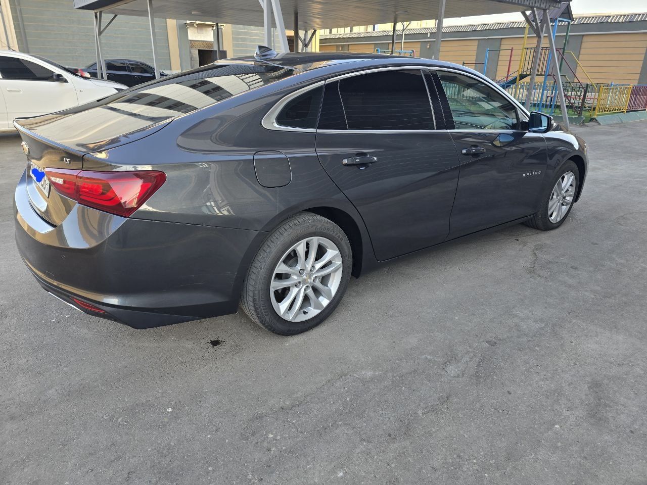 Chevrolet Malibu 2.4 sotiladi