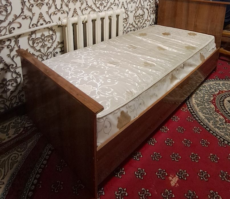 1 kishilik divan sotiladi!!!