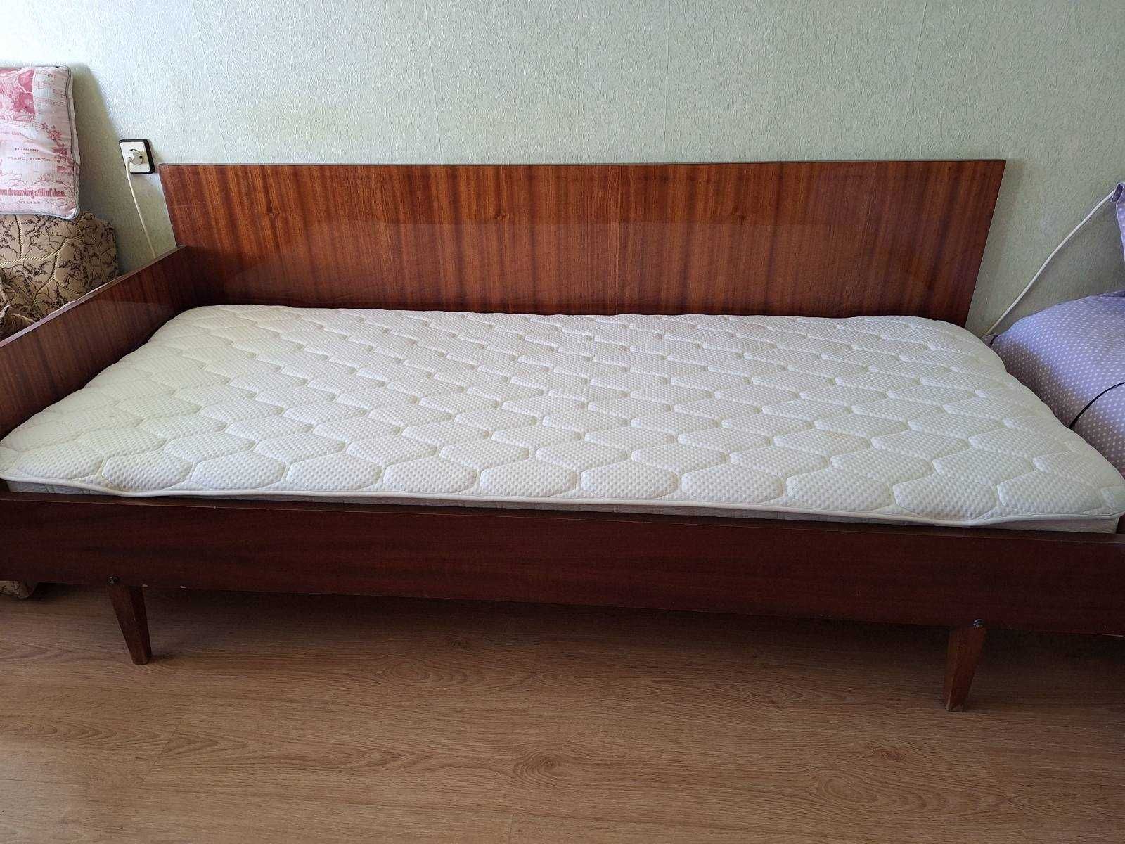 2бр ъглови легла с матраци и топ матраци