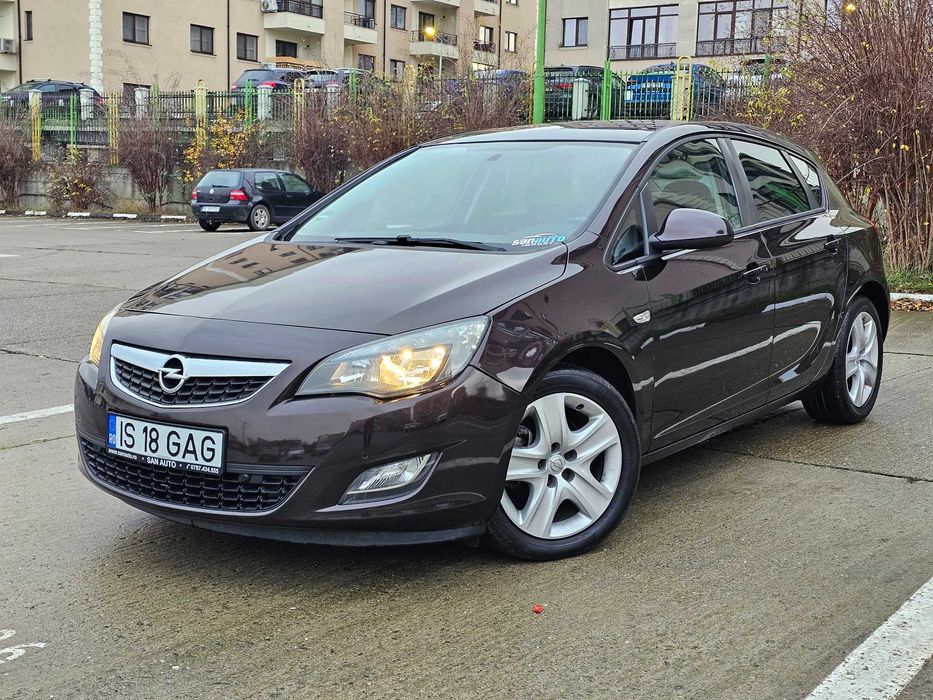 Opel Astra J 2011 1.7 CDTI 130 CP euro5 RAR efectuat / RATE fara avans