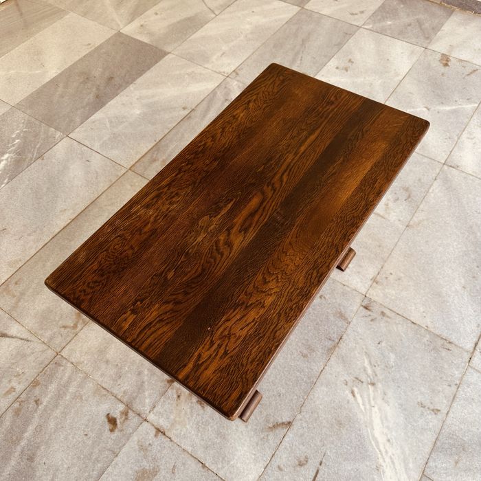 Масивна дървена ретро масичка – резбовани крака, отлично състояние