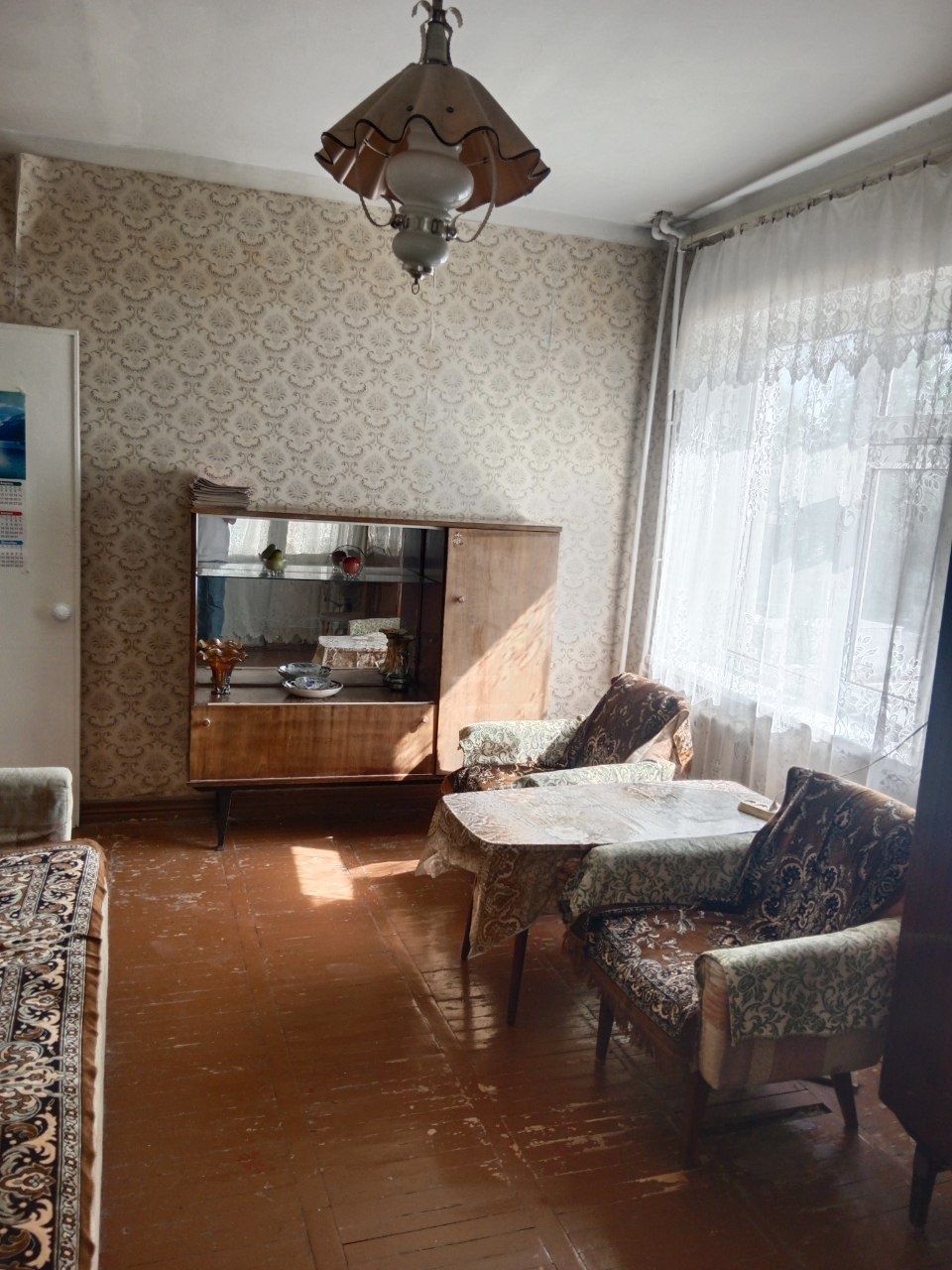 Продается 1-комнатная квартира в центре Чирчика