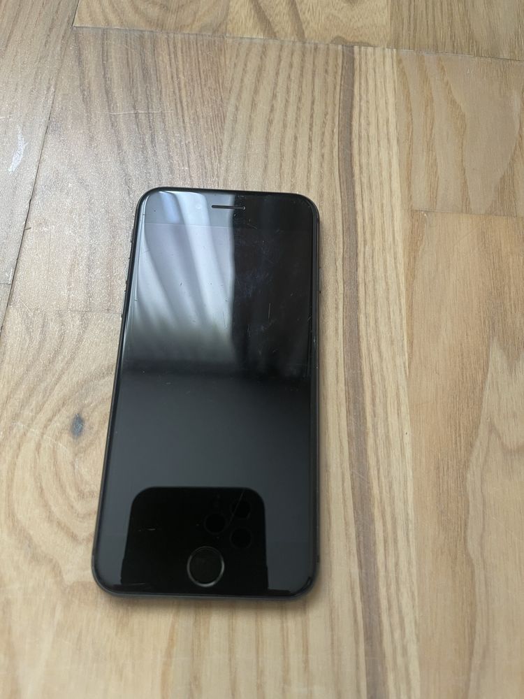 Iphone 8 utilizat, culoare negru